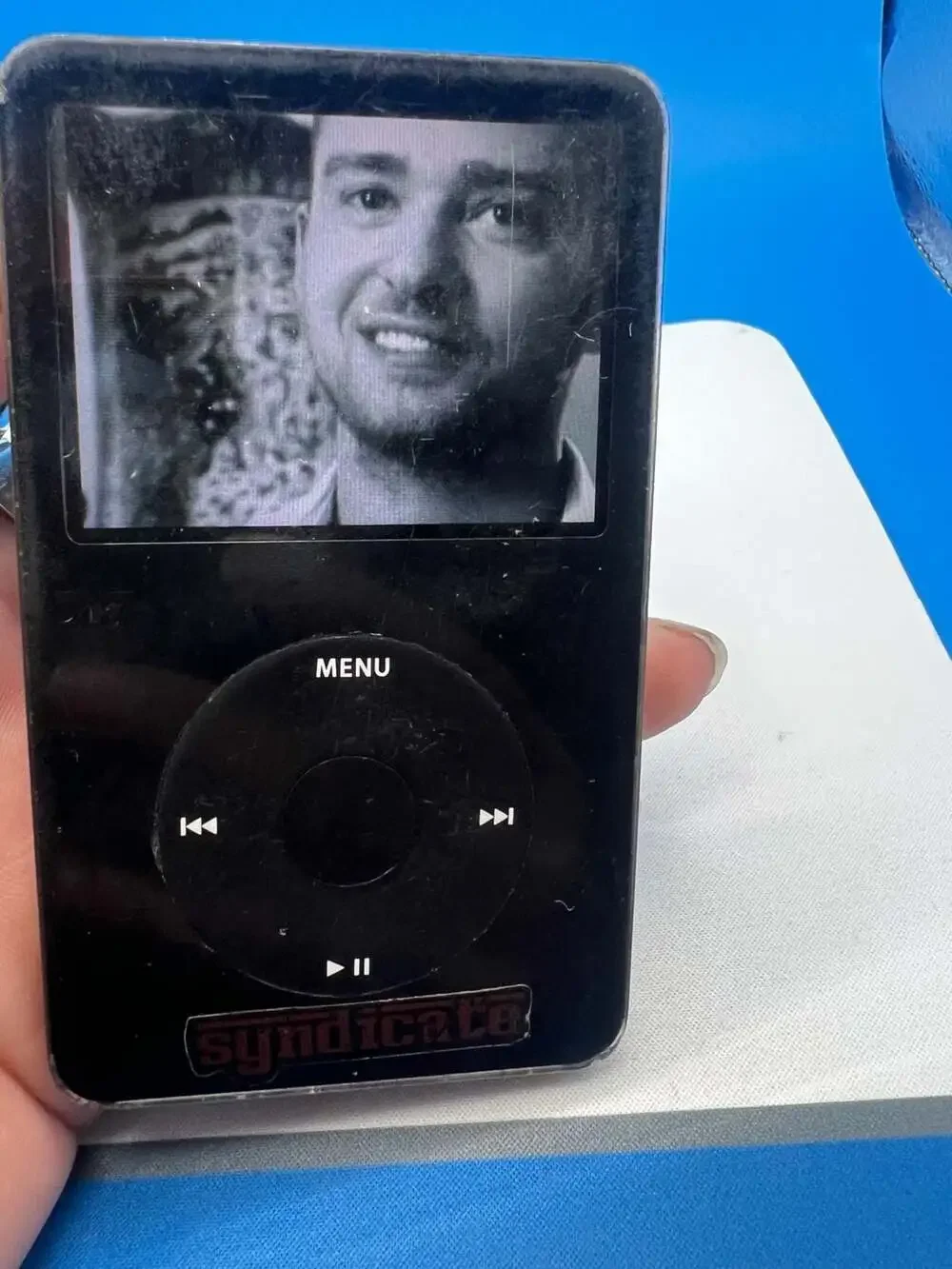 Apple iPod Video 5th Gen Black 30GB Loaded 3000+ Songs & Movies w/ Cable & Buds